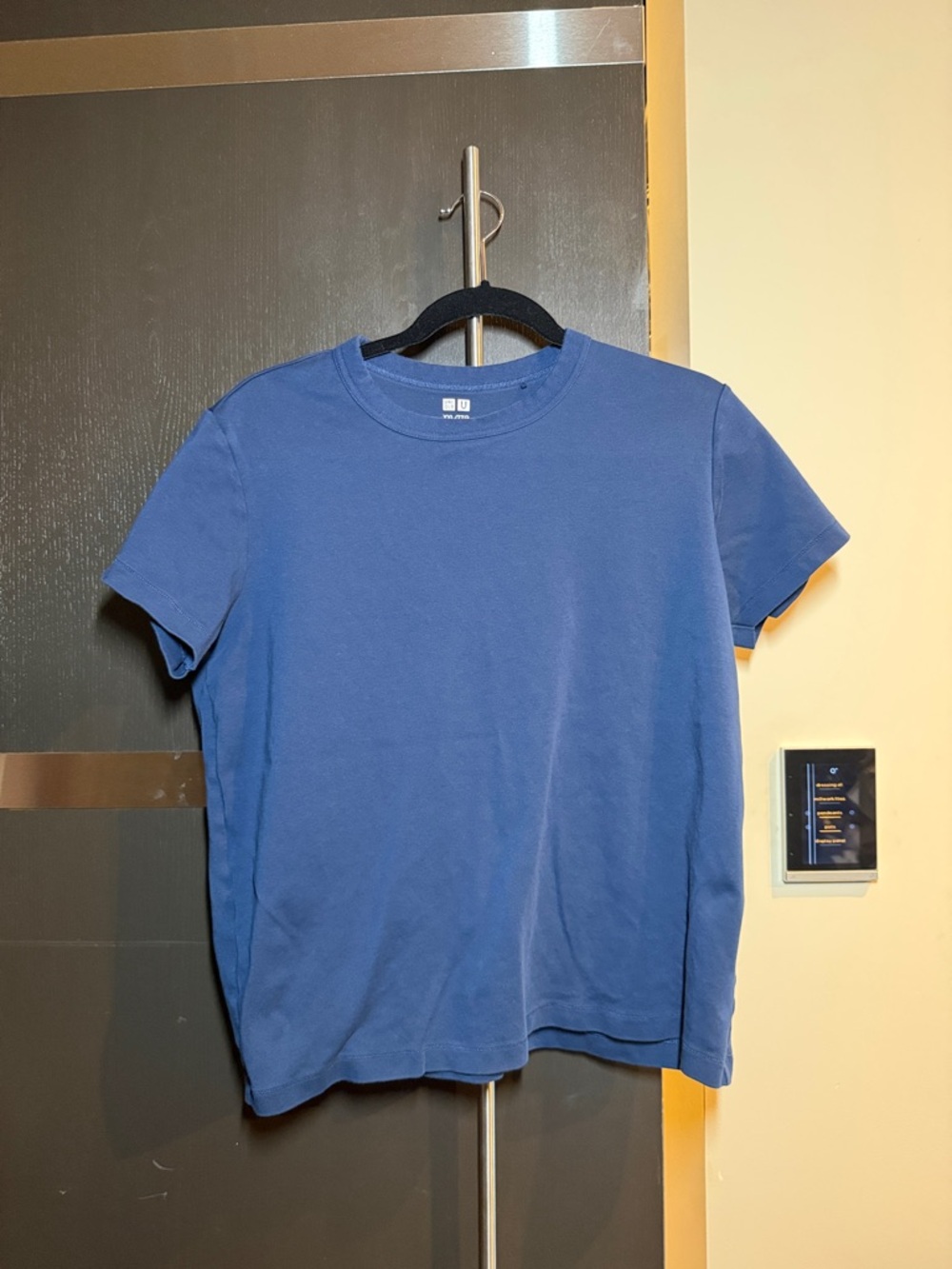 Uniqlo Short Sleeve Crew Neck Tee in Blue-never worn